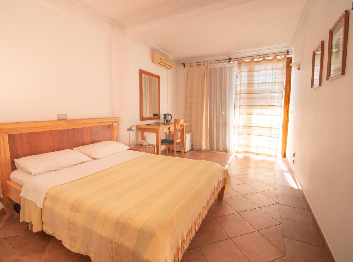 Apartments And Rooms Levantin Inn Sveti Stefan Exterior photo