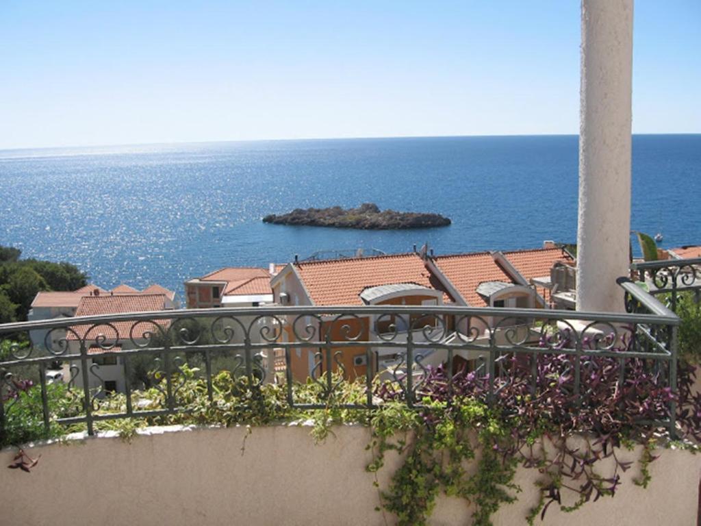 Apartments And Rooms Levantin Inn Sveti Stefan Room photo